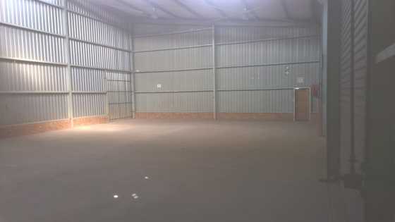 Warehouse to let in Benrose