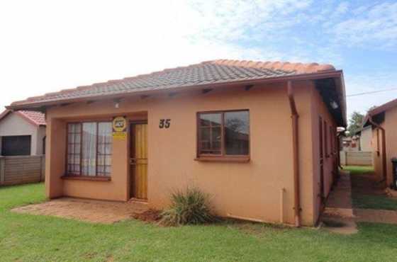 Warm 2 Bedroom House in Orchards - R565 000