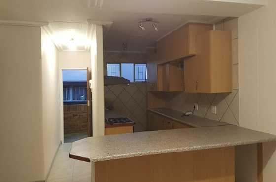 Waverley 2 Bed, near Breyer Ln, spacious, R5300pm  perfect locationavailable