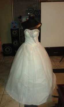 Weddibg dress  trourok