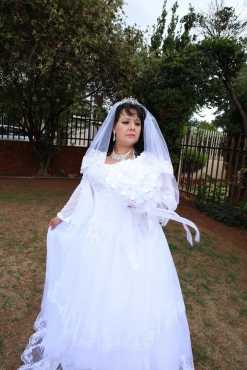 WEDDING DRESS FOR SALE - R4000.00