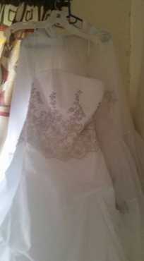 Wedding dress with vale brand new