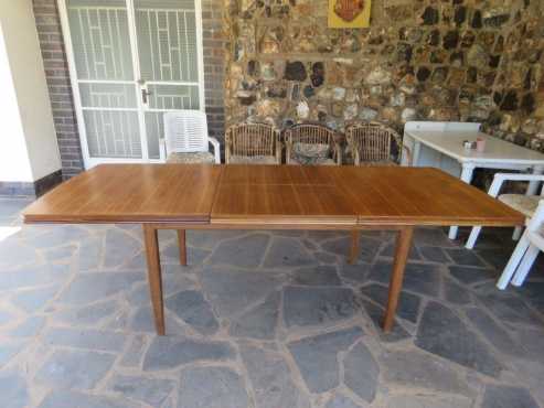 Well-made 6-seater Dinning Room Table