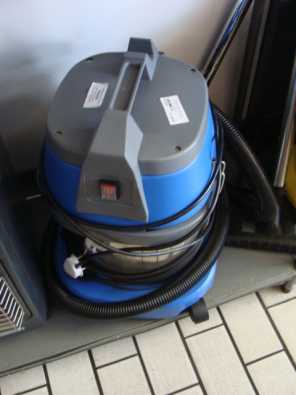 Wet and Dry Vacuum Cleaner S014499B