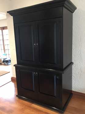 Wetherlys TV cabinet