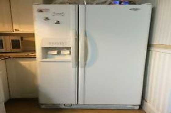 WHIRLPOOL 2 DOOR FRIDGE AND FREEZER WITH ICE amp WATER DISPENCER