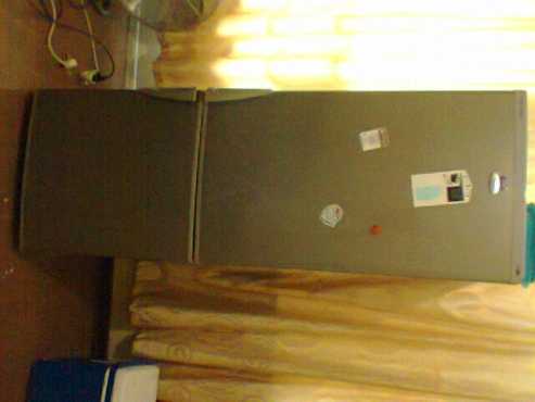 Whirlpool fridge for sale R1500