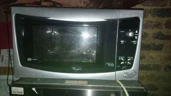 Whirlpool MT 42 Microwave oven.