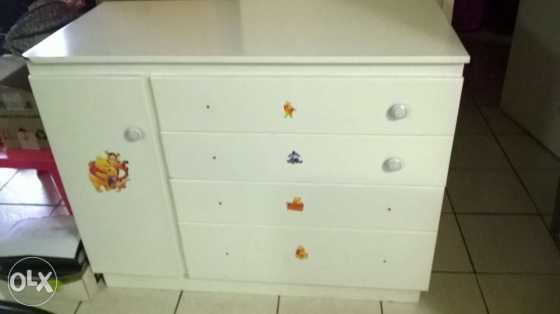 White chest drawer