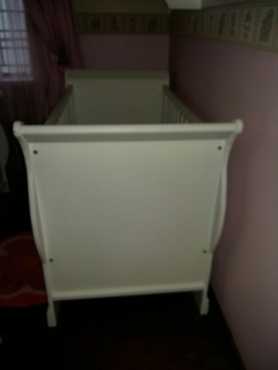 White cot