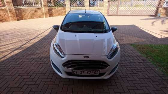 White ford fiesta 1.4 ambiente