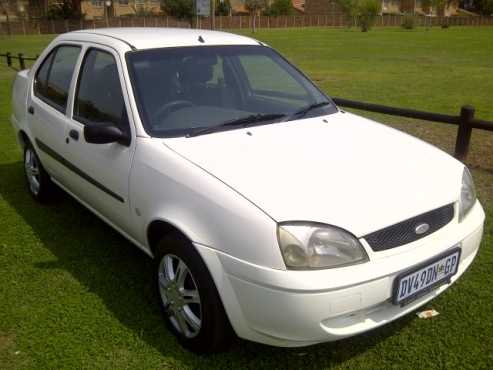 White Ford Ikon 1.6 2005 Model