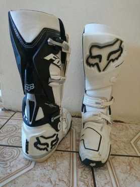 White Fox Instinct size 10 boots