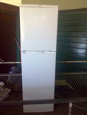 White Fridge star 200 liter double door fridge freezer (freezer is top) in excellent condition.