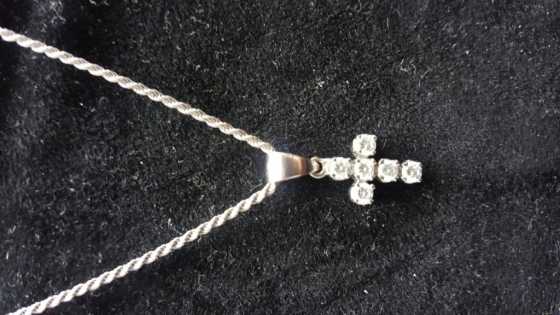 White gold and diamond neclace