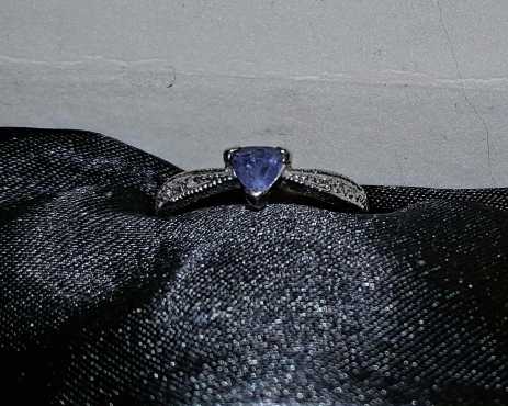 White gold ring with Tanzanite