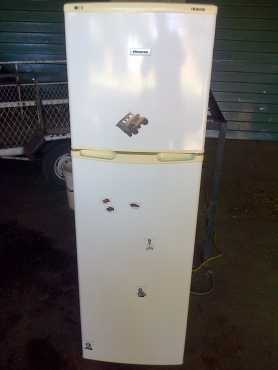 White HISENSE 220 liter double door fridgefreezer (freezer top and fridge bottom) in good condition