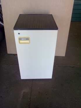 White KIC 120 liter bar fridge with small freezer in very good condition and working 100 percent