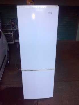 White KIC 350 liter double door fridge freezer excellent condition - I CAN DELIVER.