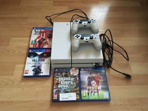 White Ps4 With 4 Games And 2 Wireless Control Pads