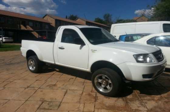 White SPOTLESS Tata Xenon Bakkie 3L Diesel.