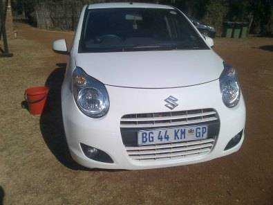 White Suzuki Alto 1000cc