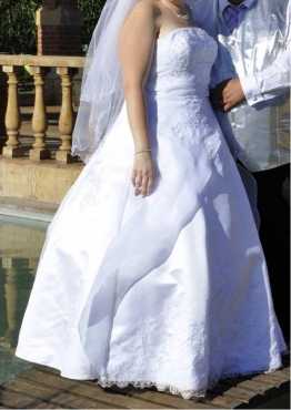 WHITE WEDDING DRESS FOR SALE