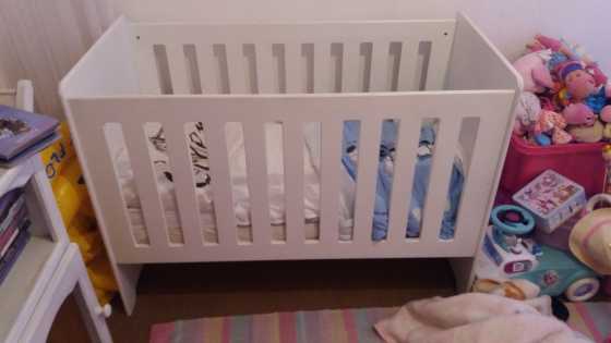 white wooden cot