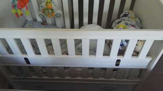 White wooden cot stunning