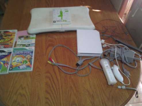 Wii and 5 Wii games for sale- BARGAIN