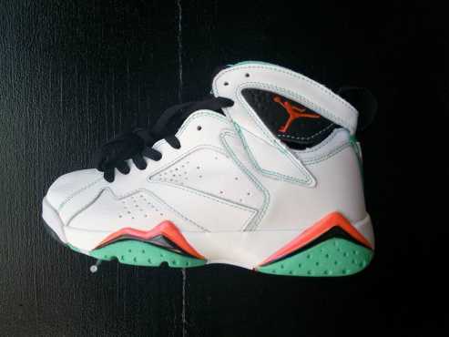 WINTER CLEARANCE JORDANS RETRO 5,6,7