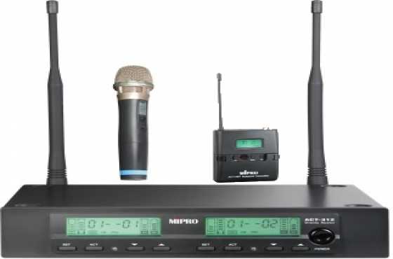 Wireless bodypack and handheld microphone with receiver