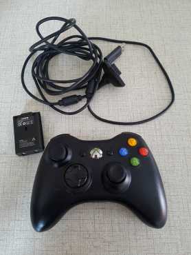WIRELESS Xbox 360 remote  extra battery and cable. Excellent condition