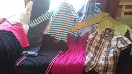 WOMANS CLOTHES SIZE M-L  14-18