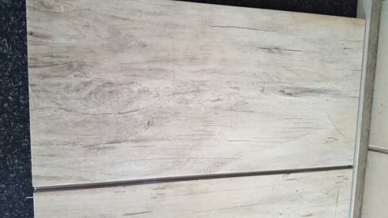 Wood look floor tiles