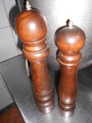 WOODEN PEPPER MILLS AND SALT AND PEPPER SHAKERS