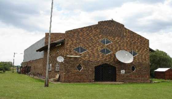 Workshop to Rent 380m (includes 80m officestorage space). Near Meyerton