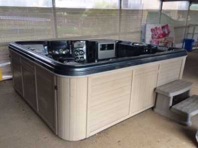 X-MASS SPECIAL Brand NEW 6-12 SEATER JACUZZI on SP