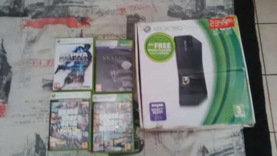 xbox 360 black 4 gig,4 games,1 controller