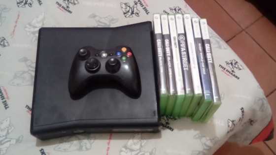 xbox 360 plus one controler 4 battery packs and n charger and 5 games brand new