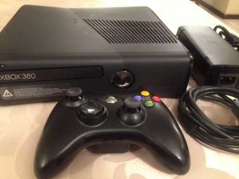 Xbox 360 Slim 320GB  45 Games