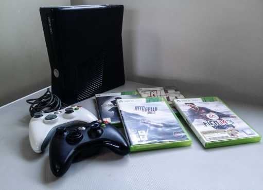 Xbox 360 Slim with games amp controllers