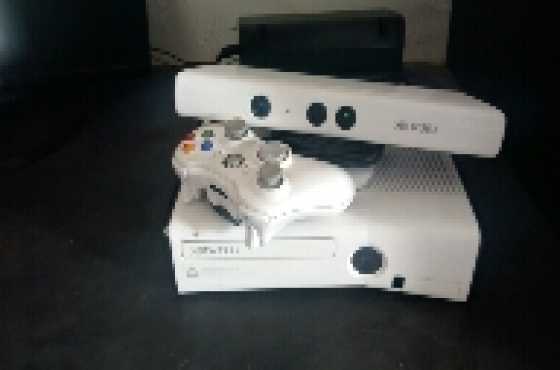 XBOX 360 slim with Kinect