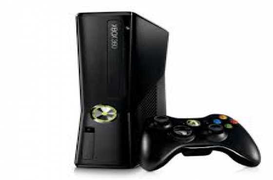 XBOX 360 WITH REMOTE AND 5 GAMES