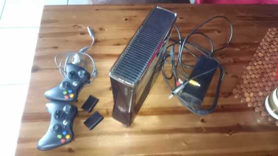 XBOX 360S 250GB