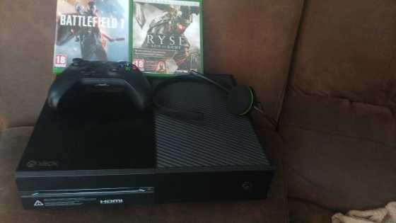 xbox one with 2 games and 1controller