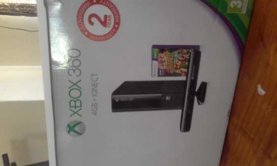 xbox360 4Gb  kinect 3 remotes