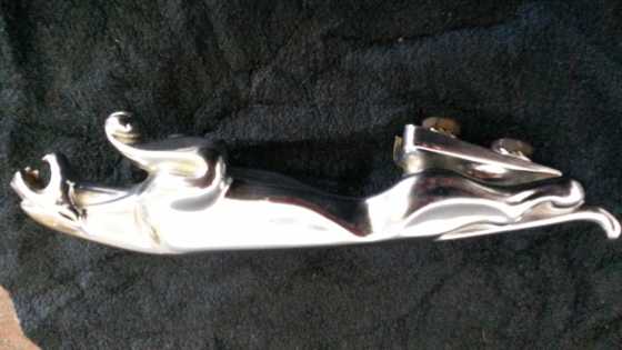 XJ6 03987 - 03994 Hood ornament