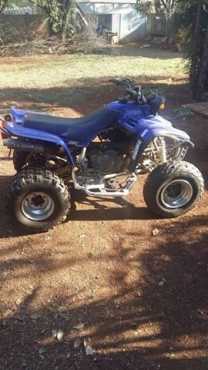 Yamaha 350 WARIOR quad with reverse and 6 speed nerfbars