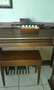 Yamaha electric organ with mini pops